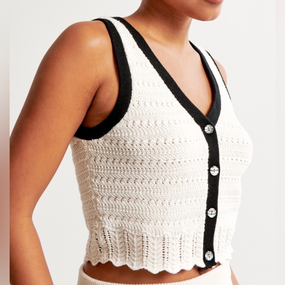 NWT Abercrombie & Fitch Cream and Black Knit Vest